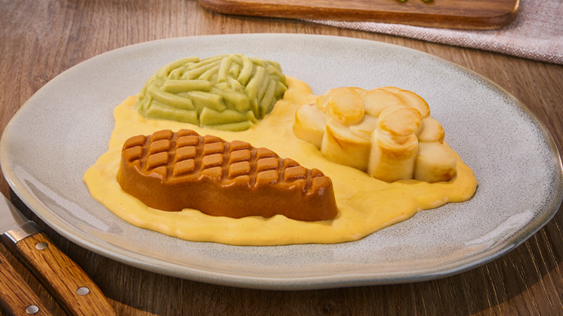 püriertes Menü, geformt zu Rinderhacksteak in Kräuterbuttersoße mit Kartoffeln und Gemüse