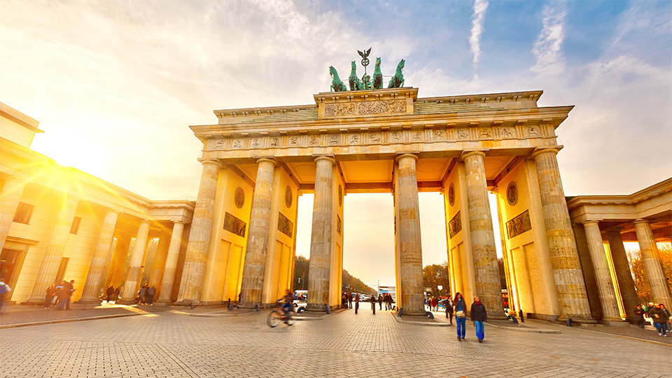 Das Brandenburger Tor in Berlin bei Sonnenuntergang