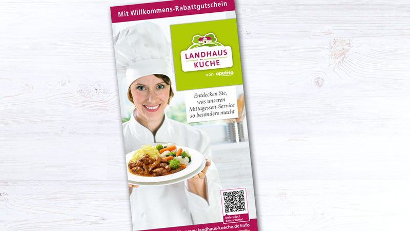 Flyer der Landhausküche mit Menüangebot, abgebildet eine Köchin mit einem Teller Essen