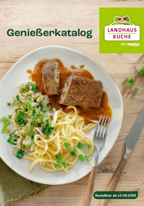 Geniesserkatalog der Landhausküche, abgebildet eine Köchin mit einem Teller Essen
